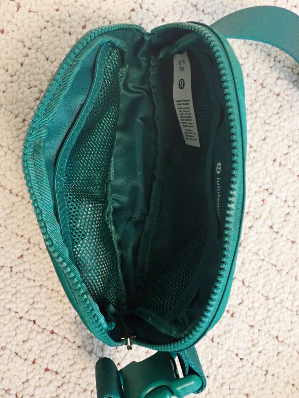 Lululemon Everywhere Belt Bag - Picture 2 of 7